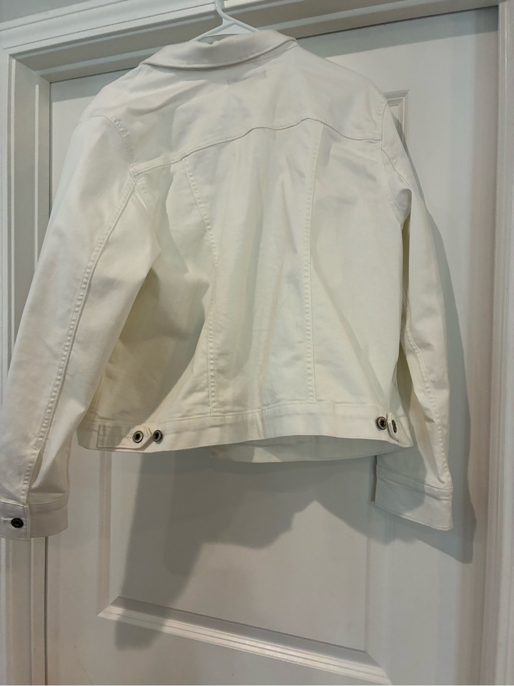 Liz Claiborne White Denim Jacket with Button Front - Picture 2 of 5